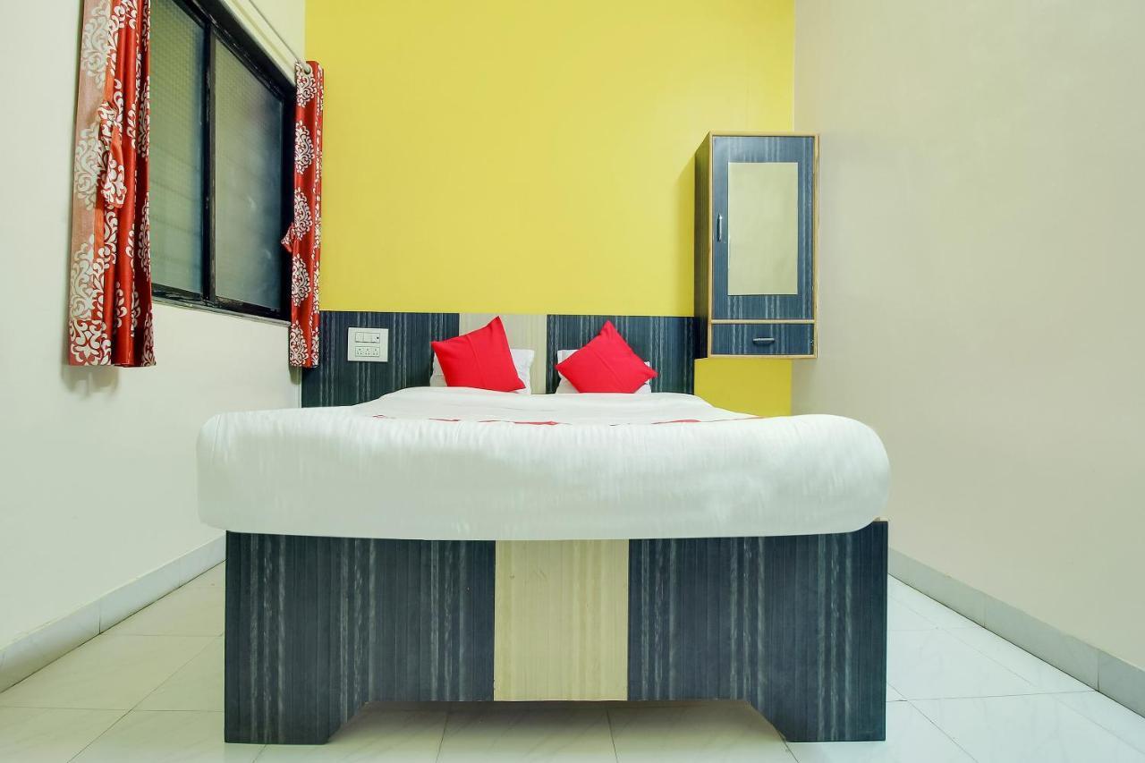 Oyo Flagship 48365 Hotel Shiva'S Castle Chalisgaon Exterior foto