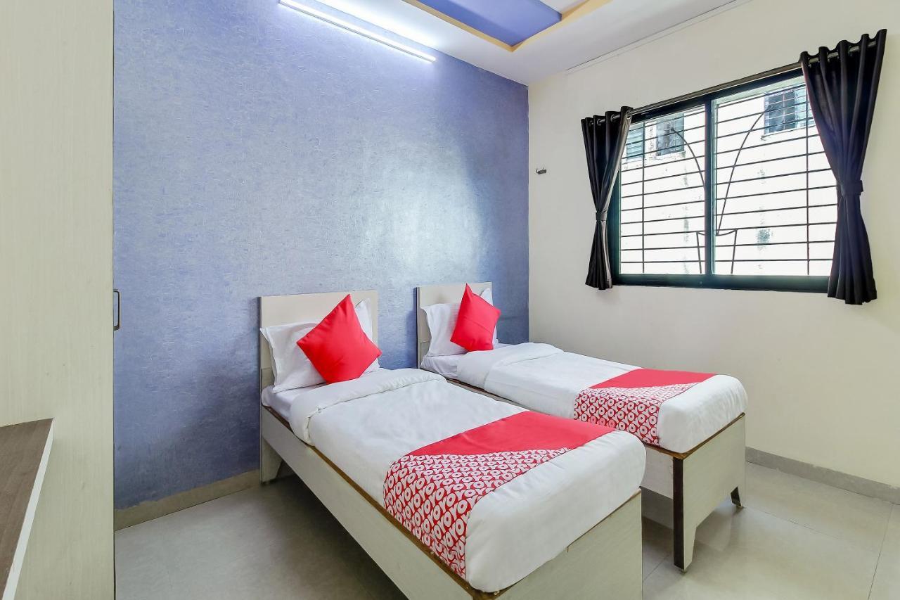 Oyo Flagship 48365 Hotel Shiva'S Castle Chalisgaon Exterior foto