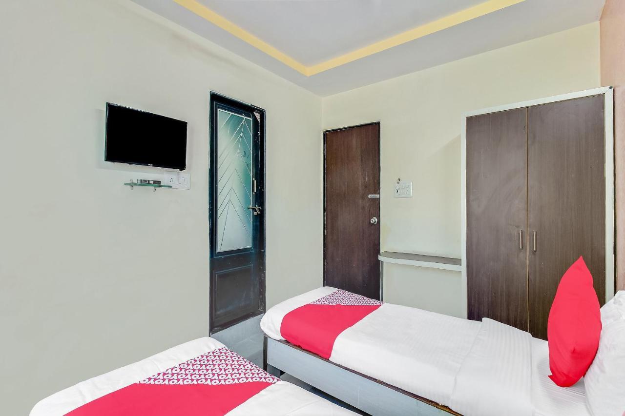 Oyo Flagship 48365 Hotel Shiva'S Castle Chalisgaon Exterior foto