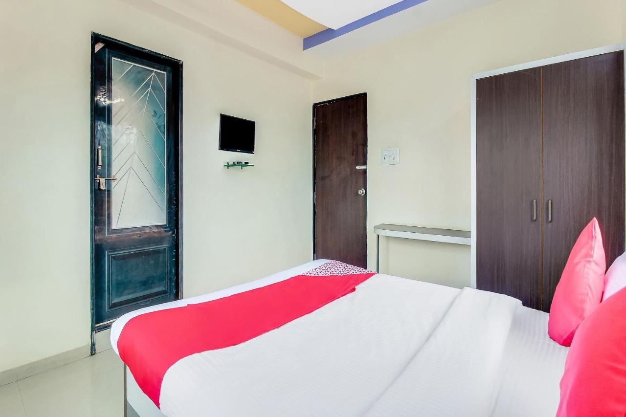 Oyo Flagship 48365 Hotel Shiva'S Castle Chalisgaon Exterior foto