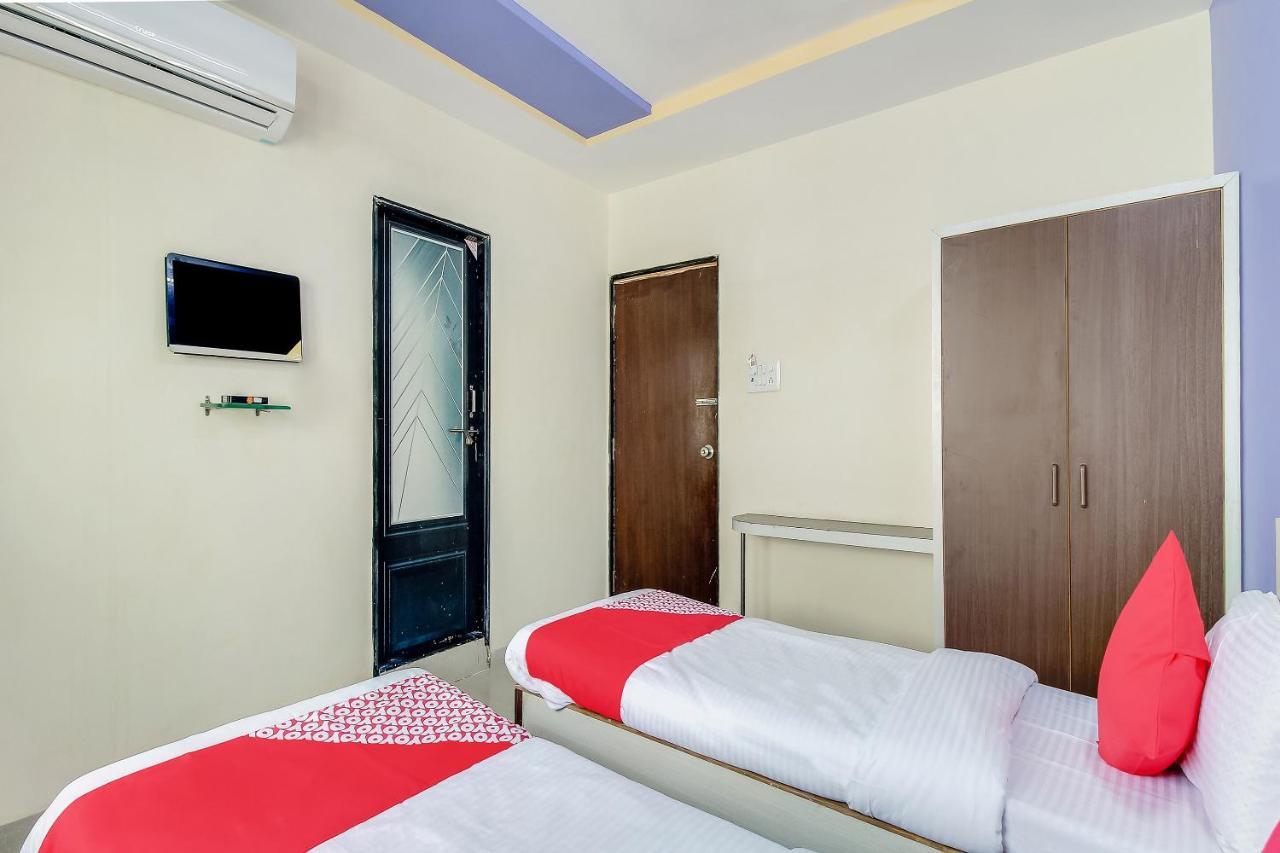 Oyo Flagship 48365 Hotel Shiva'S Castle Chalisgaon Exterior foto