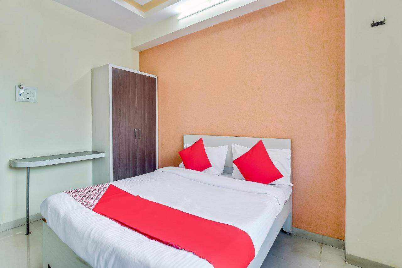 Oyo Flagship 48365 Hotel Shiva'S Castle Chalisgaon Exterior foto